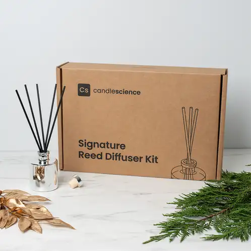 hoilday_signature_reed_diffuser_kit_box_lifestyle